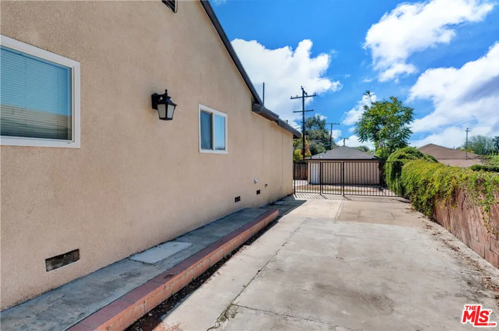 674 W Arrow Highway, Claremont, California 91711 home-pic-22